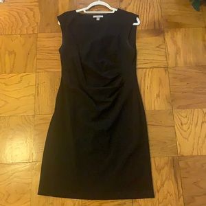 Profesional black dress with rouge detail